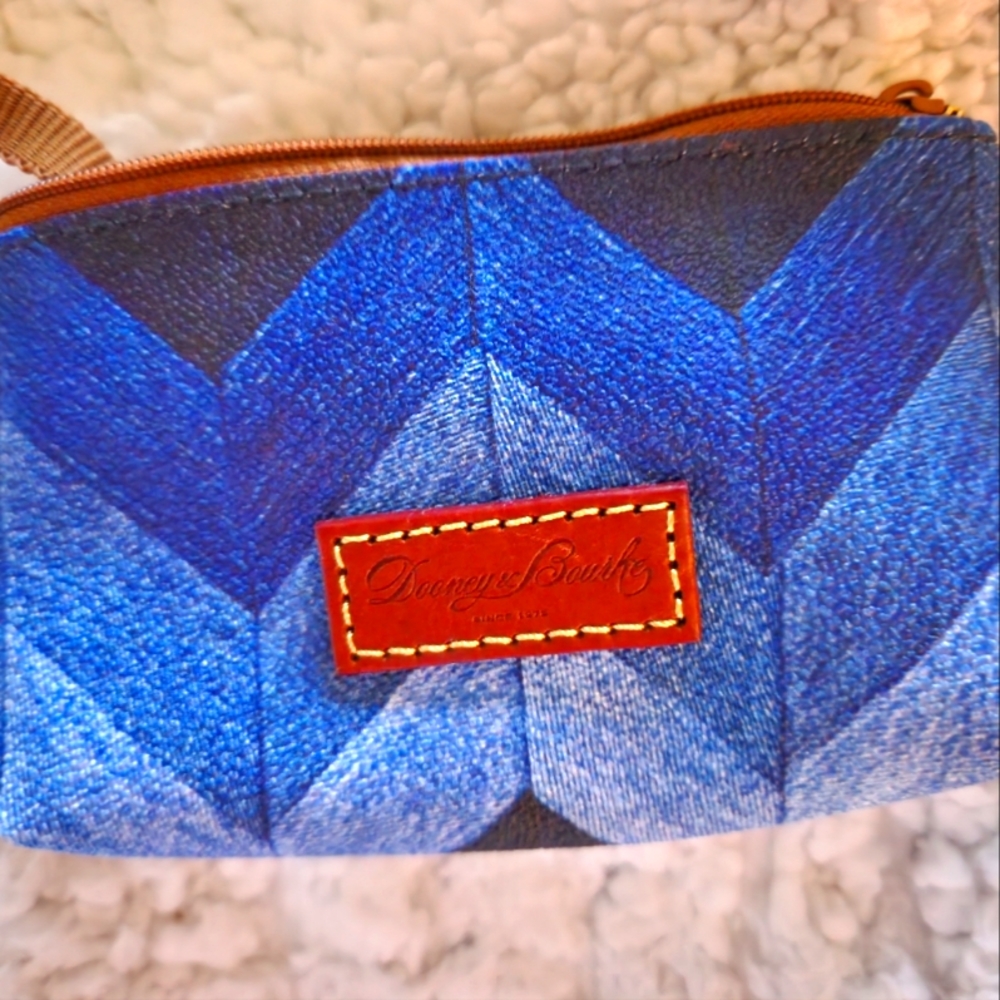 Dooney & Burke zip purse